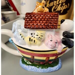 Vintage Noah's Ark Teapot New World Specialties Ceramic Animals Decor Pot  8"